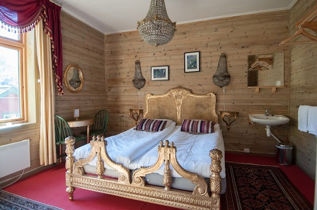 Eidfjord Gjestgiveri - Bed & breakfast- Restaurant