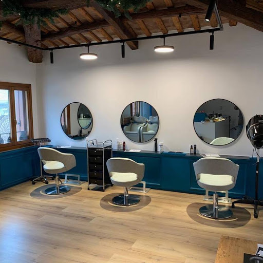 In Moda Hair & Beauty