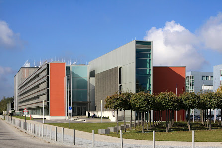 Leibniz-Rechenzentrum der Bayerischen Akademie der Wissenschaften Boltzmannstraße 1, 85748 Garching bei München, Deutschland