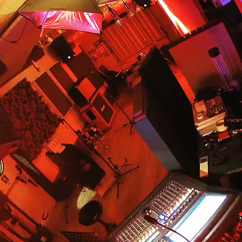 17Hybrid- Sala de Ensaio e Estúdio de Gravação Horário de abertura