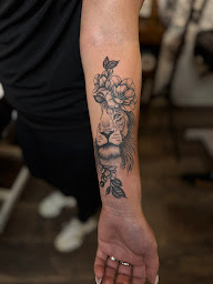 Photo n°4 de Blacksacred Tattoo Lounge à Ferney-Voltaire (Tatoueur)