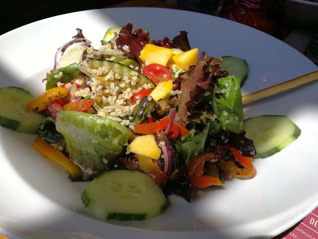 Fabrik Bar et Restaurant