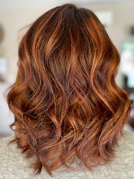 Photo n°23 de Dorine Fortin FD COIFFURE - Expert des nuances et du bien être capillaire à Châteauponsac (Salon de coiffure)