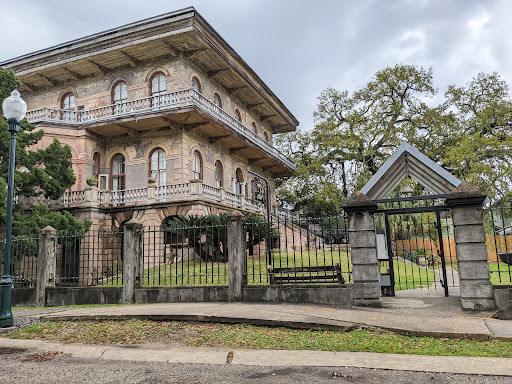 The Luling Mansion