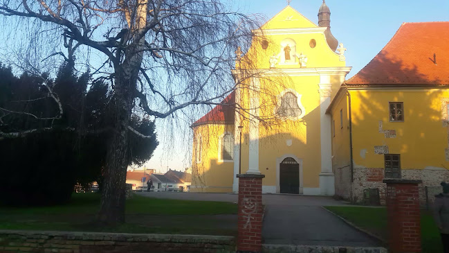 Recenzije Crkva sv. Antun Padovanski u Našice - Crkva
