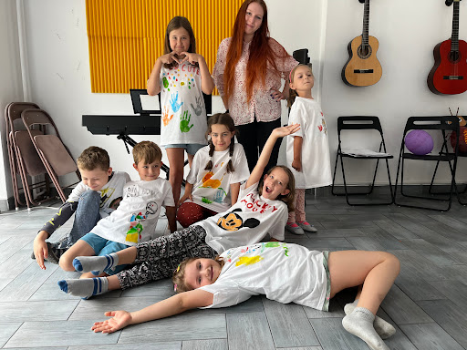 Music Place Natolin - nowoczesna szkoła muzyczna/nauka gry na gitarze, ukulele, pianinie, śpiew, umuzykalnienie, gordonki