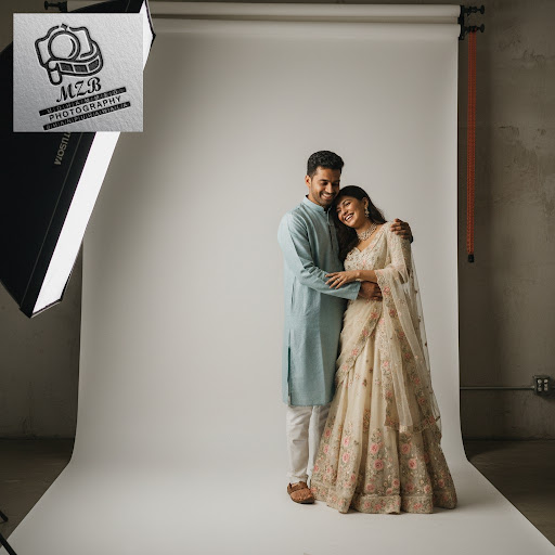 Creating natural-looking couple photography in studio lighting is all about comfort, connection,… post image