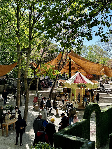 La Guinguette de Marius et la place du marché - Thumbnail
