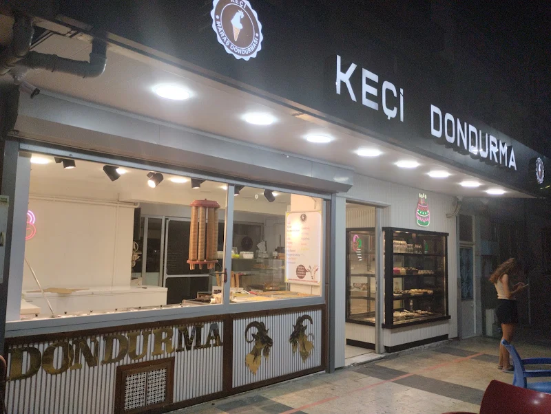 Keçi Dondurma Mekan ve Vitrin Görünümü