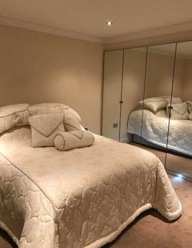 Comments and reviews of Five Acres Park Home Estate