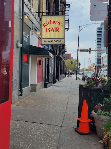 Richard's Bar - Visual