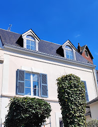 Photo n°17 de A.Robba Couverture, couvreur pose de vélux rénovation réparation démoussage toiture Rouen à Rouen (Service d'entretien des gouttières)