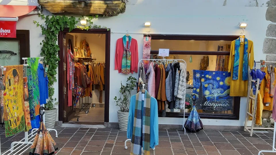 Marquise Hondarribia Arte. Ropa y complementos. photo