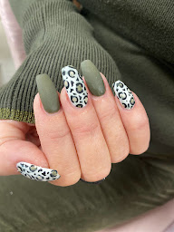Photo n°11 de KAROLL Nail Artists à Oyonnax (Salon de manucure)