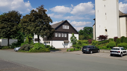 Parkplatz St. Martinus-Kirche Bigge