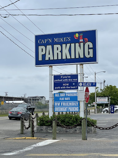 Cap'n Mikes Parking