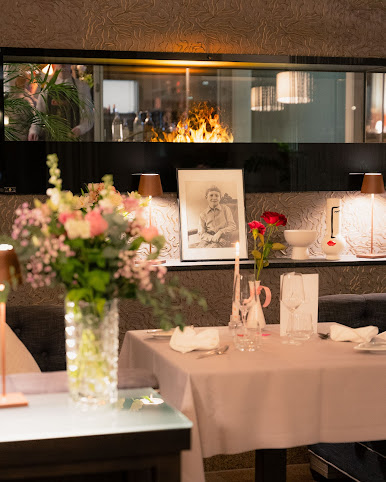 Restaurant "Lang is her" by null