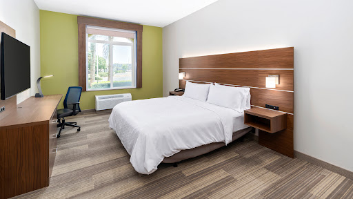 Holiday Inn Express & Suites Dinuba West, an IHG Hotel - Thumbnail