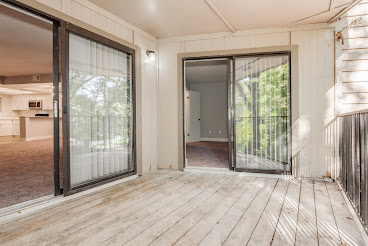 Woodford Apartments by null