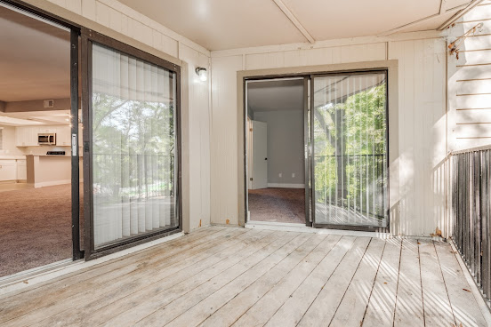 Woodford Apartments by null