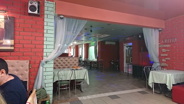 Эмир, кафе на улице Дружаева в Нижнем Новгороде 