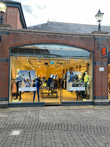 Sweaty Betty Windsor Royal Station, Royal Station Parade Unit 20, Windsor SL4 1PJ, United Kingdom