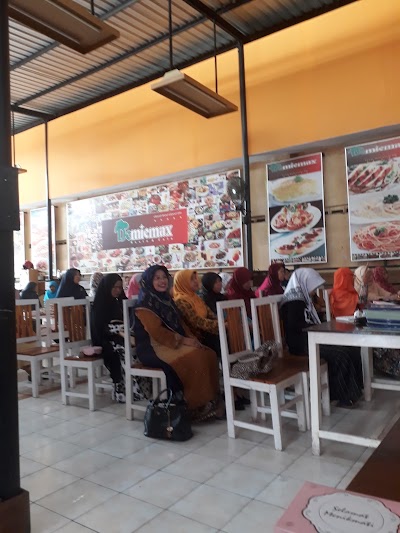 Photos of Demiemax Cafe