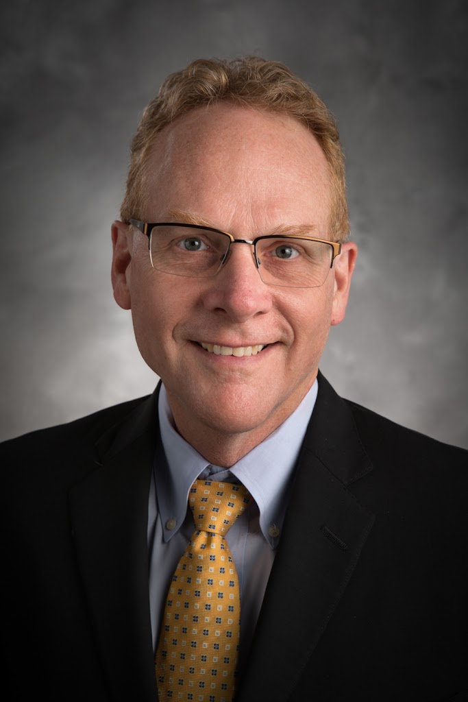 Richard R Edwards M D