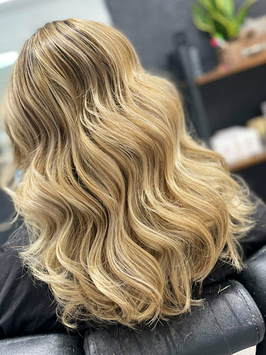 SixTeen a hairsalon - Thumbnail