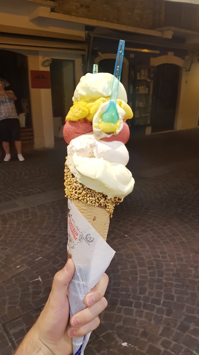 Gelateria Artigianale, Di Leo Pechiera E Famiglia