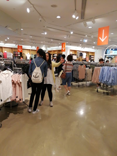 Photos of H&M Mong Kok Store
