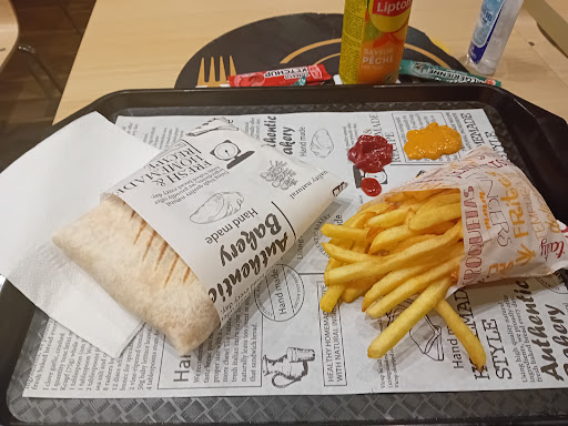 Photo 4 - Pizz' Burg