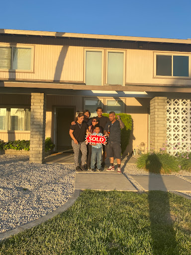 Linda Isordia, Realtor -REMAX CHAMPIONS-list or buy homes - Thumbnail