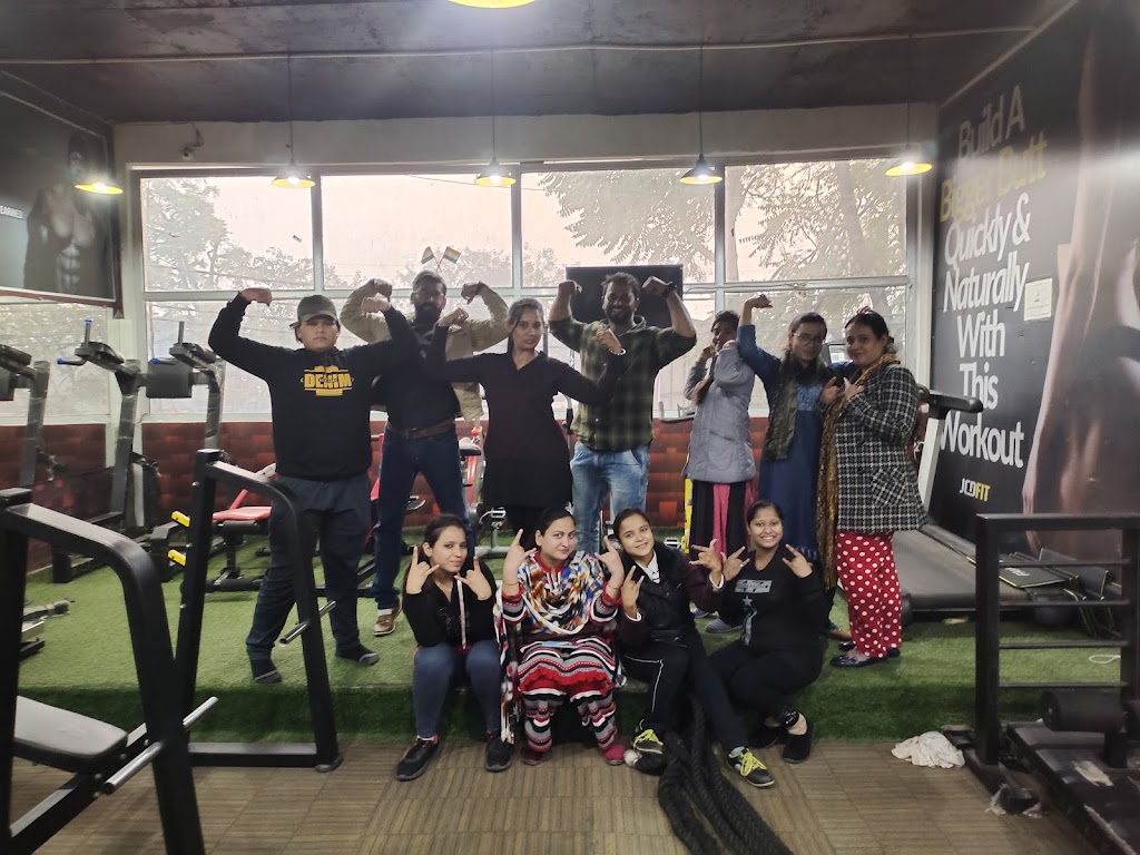 Evolution Unisex Gym Coach Ajay Kumar