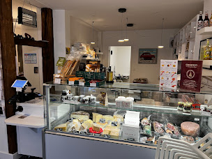 Photo n°13 de MO Tra Mozzarelle & Olive Epicerie Italienne en ligne et en boutique à Fraize Vosges à Fraize (Bar lounge)