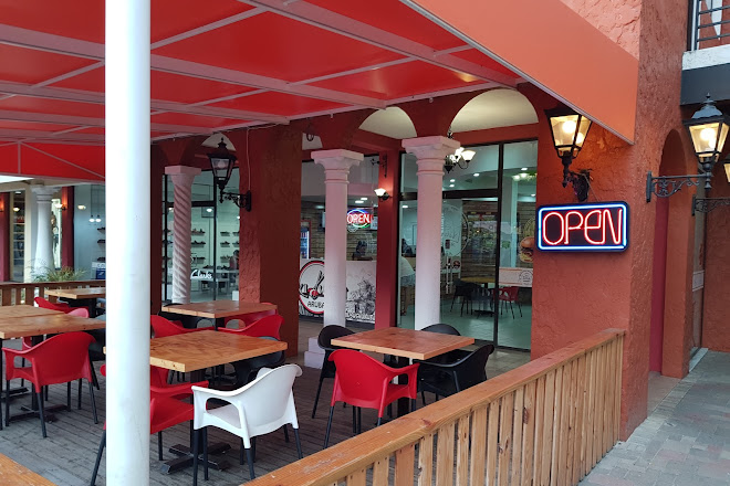 Visit Palm Beach Plaza Mall On Your Trip To Palm Eagle Beach