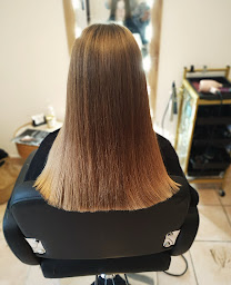 Photo n°5 de L'unique Coiffure chez Sarah à Bonneville (Salon de coiffure)