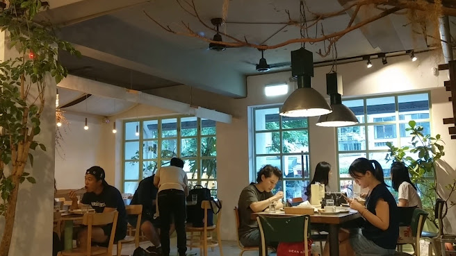 Restaurant Pinecone by null