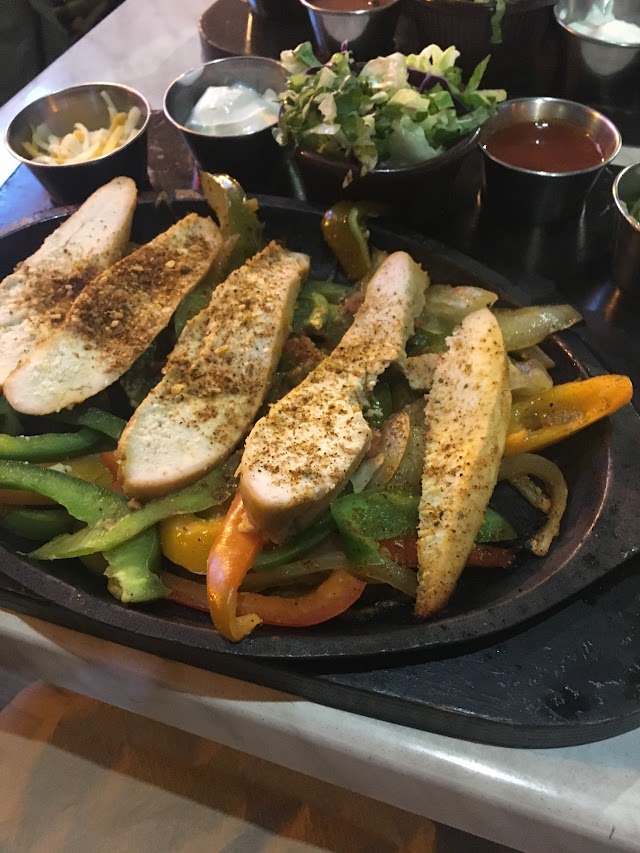 Carlos & Pepe's