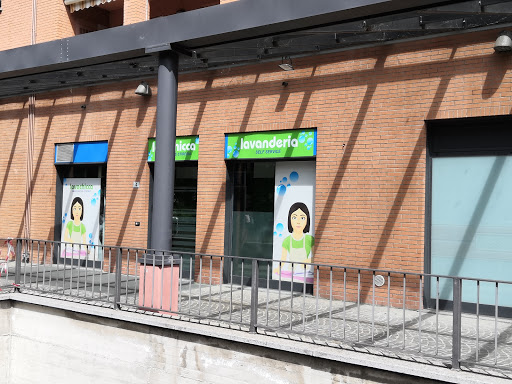 Lavachicca lavanderia self service e stireria