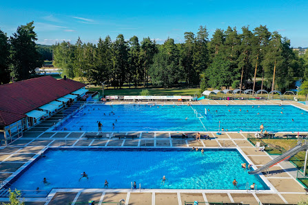 Schwimmbecken
