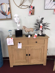 Photo n°14 de MEUBLES et CUISINES CHALVIGNAC à Valognes (Magasin de linge de maison)