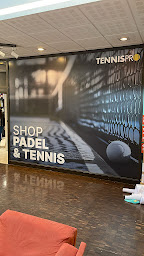 Photo n°2 de Tennispro Les Pyramides à Le Port-Marly (Magasin d'articles de sports)