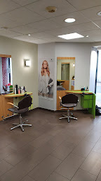 Photo n°17 de Atelier 14 - Coiffeur Longué-Jumelles à Longué-Jumelles (Salon de coiffure)