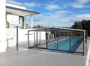 Photo n°9 de Fabricant installateur abris de piscine avec ou sans rail au sol Profils Abris France à Vauvert (Magasin de matériel pour piscines)