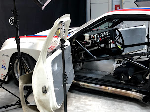 Photo n°29 de VINTAGE GARAGE : Ventes pièces US et UK Réfection et Vente de moteurs, boîtes auto & méca - Restauration Voiture Ancienne à Saint-Pryvé-Saint-Mesmin (Vendeur de voitures d'occasion)