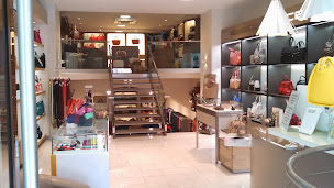 Photo n°2 de LA MAROQUINERIE V.BUATOIS à Villefranche-sur-Saône (Magasin de maroquinerie)