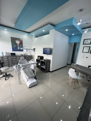 Dr. Cristian Palacios Periodoncia e implantes - Thumbnail