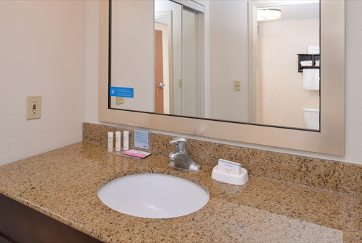 Hampton Inn & Suites Pueblo-Southgate - Thumbnail