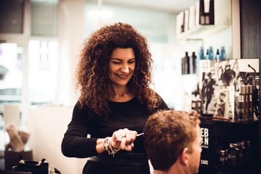 Enza - her hairdresser at city hall - Thumbnail
